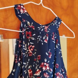 Sleeveless floral top by Elodie. Women's S.